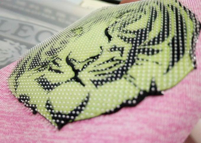 L'habillement augmenté par silicium mou de transfert de la chaleur 3D marque le fer sur technique spécial d'étiquettes