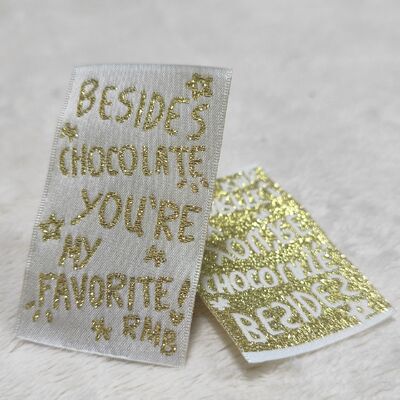 Fabricant d'étiquettes tissées pour vêtements personnalisés de haute qualité - Étiquettes volantes en satin - Logo de marque imprimé - Coton gaufré - Polyester - Pour vêtements