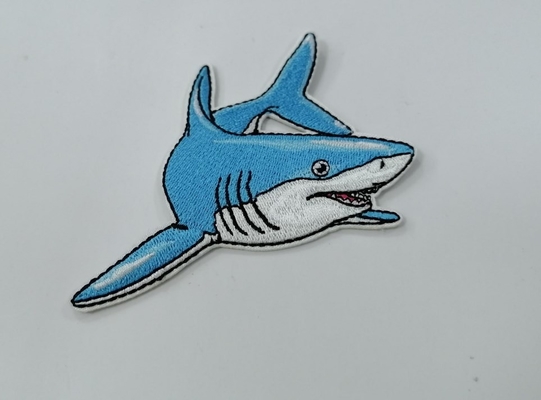 Le transfert de chaleur de labels de requin de vêtements de broderie raccorde lavable adapté aux besoins du client