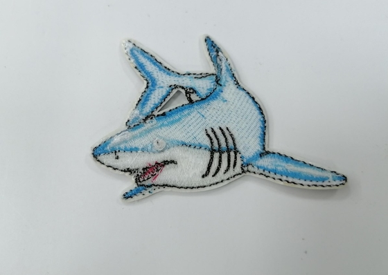 Le transfert de chaleur de labels de requin de vêtements de broderie raccorde lavable adapté aux besoins du client