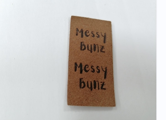 Label en cuir d'unité centrale de Microfiber de suède lavable avec le logo de relief