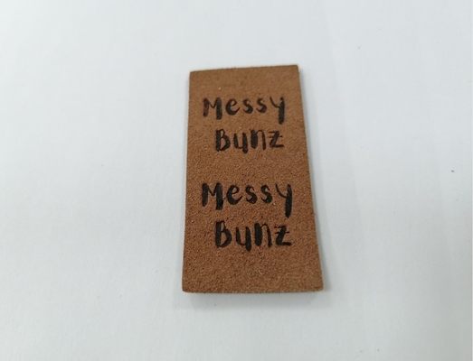Label en cuir d'unité centrale de Microfiber de suède lavable avec le logo de relief