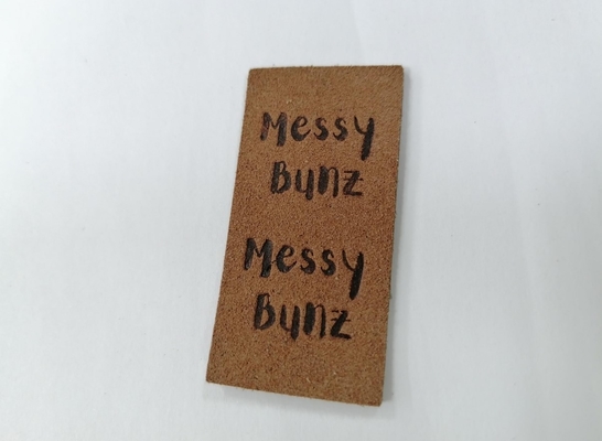 Label en cuir d'unité centrale de Microfiber de suède lavable avec le logo de relief