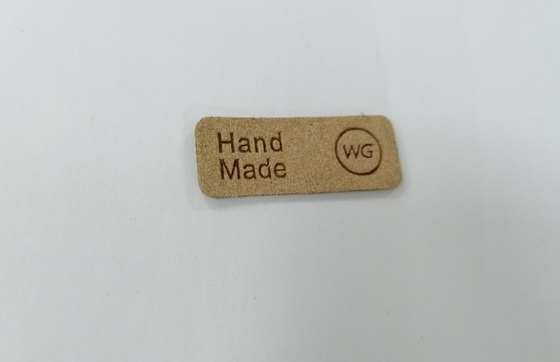 Le cuir de relief d'unité centrale de Logo Microfiber raccorde les labels lavables cousent sur l'habillement