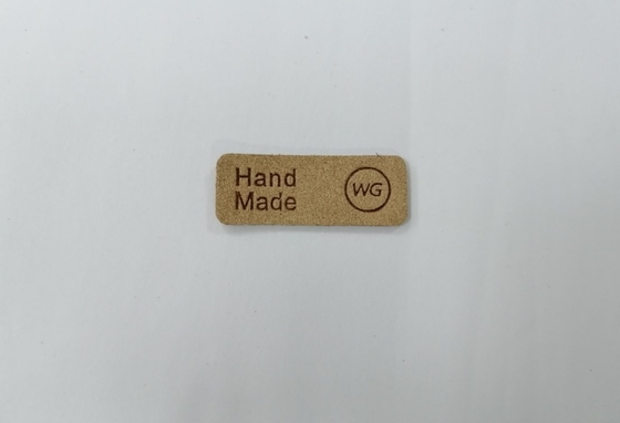 Le cuir de relief d'unité centrale de Logo Microfiber raccorde les labels lavables cousent sur l'habillement