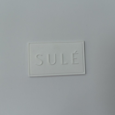 La BV a approuvé le silicone 3D a gravé la coutume en refief cousent sur l'insigne de PVC de Logo Patches