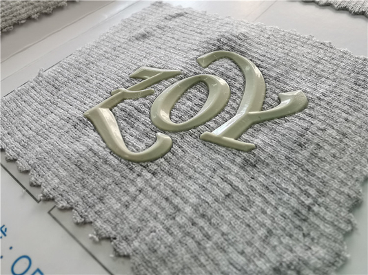 L'habillement lavable de transfert de chaleur de l'insigne 3D Tagless marque le matériel de silicone