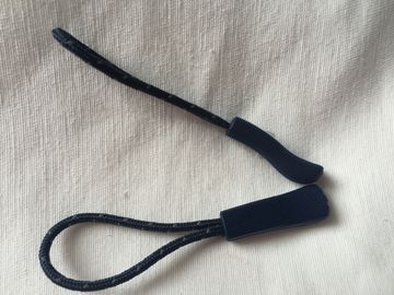 Extracteur en caoutchouc durable de tirette de conception vive pour des vêtements toute taille disponible