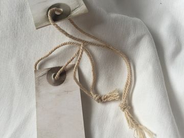 Le petit coup perforé de belle conception étiquette, étiquettes de rétros/de cru boutique de coup