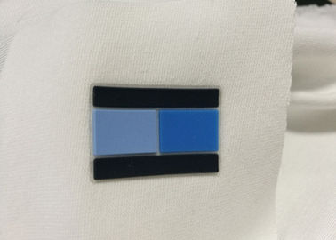 Labels en caoutchouc d'habillement de matte du classique 0.8mm, labels faits sur commande de transfert de chaleur pour des vêtements