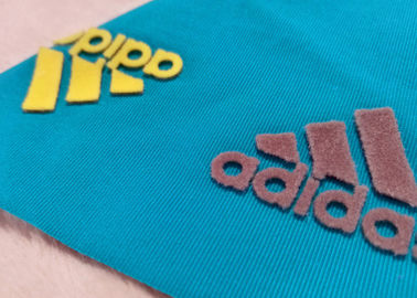 Labels réfléchis de Tagless de presse de la chaleur d'élasticité de logo élevé de marque pour le costume de ski