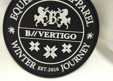 Le logo en caoutchouc fait sur commande raccorde l'insigne de silicone pour l'usage extérieur/chaussures/sacs