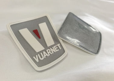 La coutume créative 3d a gravé les labels en refief mous de PVC de corrections en caoutchouc de logo de PVC pour le vêtement