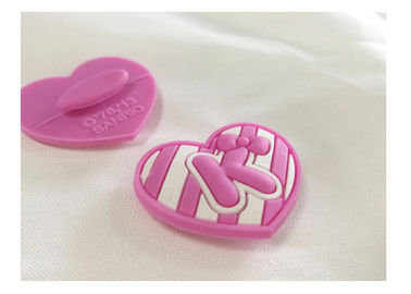La coutume créative 3d a gravé les labels en refief mous de PVC de corrections en caoutchouc de logo de PVC pour le vêtement
