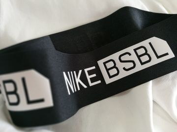Customiezd 3D a soulevé le label d'impression d'écran pour la caractéristique lavable de bande de Farbic
