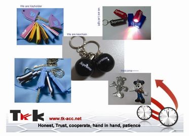 Les cadeaux promotionnels personnalisés par nouveauté ont imprimé PVC Keychain de logo avec la lumière de LED