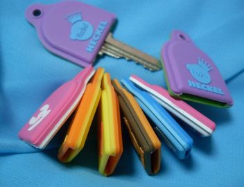 Les cadeaux promotionnels personnalisés par nouveauté ont imprimé PVC Keychain de logo avec la lumière de LED