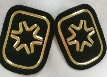 Le noir et l'or ont gravé les insignes en refief faits sur commande de Velcro de corrections en caoutchouc 3D pour Soprtswear