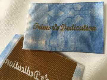 Labels tissés par damassé très utilisée, labels tissés par satin de logo d'impression de Digital