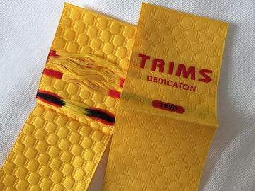 Labels tissés par taffetas de pli de centre/mitre, labels de couture brodés élégants