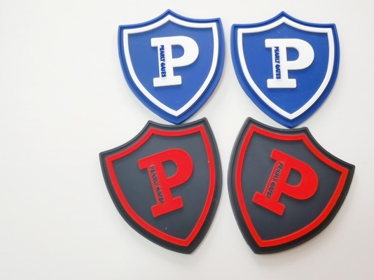 Le label principal d'habillement en caoutchouc de silicone, l'effet 3D noir cousent sur Logo Patches