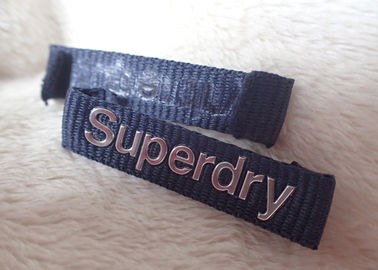 Label argenté à haute fréquence de cou d'habillement de logo de Superdry 3D pour des vestes