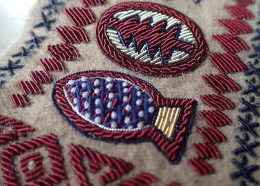 La broderie fabriquée à la main conçoit des corrections, corrections d'Emboired d'uniformes militaires