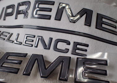 3D labels d'habillement de transfert de chaleur de l'effet TPU, correction à haute fréquence avec le logo gravant en refief pour adapté aux besoins du client
