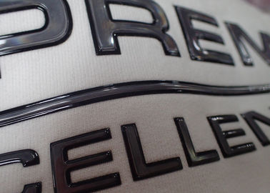 3D labels d'habillement de transfert de chaleur de l'effet TPU, correction à haute fréquence avec le logo gravant en refief pour adapté aux besoins du client
