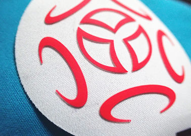 Le LOGO fait sur commande 3D a gravé le fer en refief de silicone de PVC sur des labels de transfert de chaleur d'impression de correction