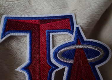 Corrections brodées multicolores de sports de label de marque de débardeur de football avec l'adhésif chaud de fonte