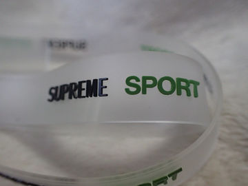 Le logo fait sur commande a gravé la correction en refief en caoutchouc du label/PVC pour le Headwear