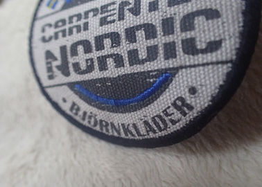 Le tissu fait sur commande de double polyester latéral raccorde le label d'impression de code barres de vêtement