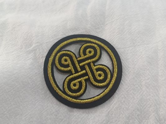 Logo personnalisé, brodé sur des patchs pour vêtements.