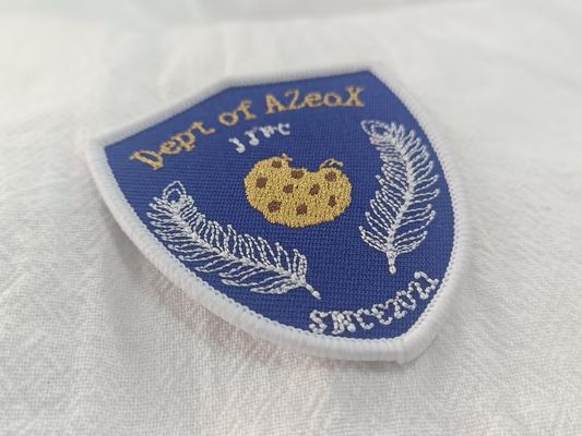 Logo personnalisé, brodé sur des patchs pour vêtements.