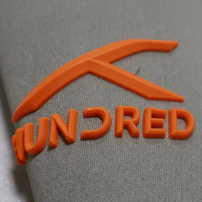 T-shirt personnalisé Étiquette en silicone Lavable 3D Logo en silicone doux Transfert de chaleur Badge en silicone