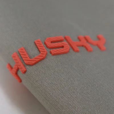 T-shirt personnalisé Étiquette en silicone Lavable 3D Logo en silicone doux Transfert de chaleur Badge en silicone