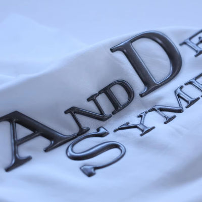Lettres de conception personnalisées Étiquette de marque en relief haute fréquence 3D TPU Logo Transfertion de chaleur Fer sur étiquettes pour vêtements