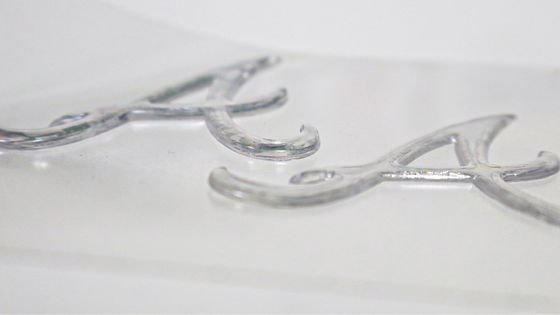 Imiter la glace sur mesure semi-transparent TPU brillant Logo de transfert de chaleur Badge pour vêtements