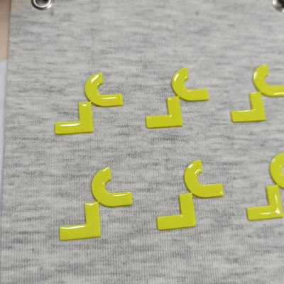Logo de brillance en relief 3D Vêtements en fer chaud Badge en caoutchouc Patch de transfert de chaleur en silicone
