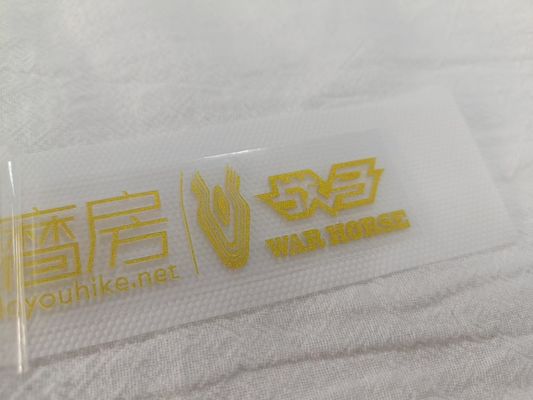 Logo de brillance en relief 3D Vêtements en fer chaud Badge en caoutchouc Patch de transfert de chaleur en silicone