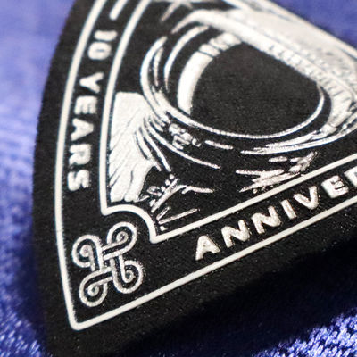 Étiquette personnalisée Étiquette en silicone brillant Étiquette de transfert thermique Logo en caoutchouc pour vêtement