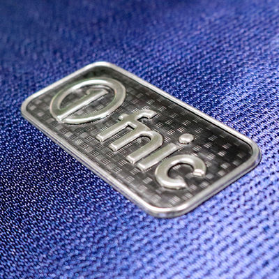 Logo de transfert thermique de métal TPU en argent noir 3D pour vêtements personnalisés