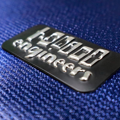 Logo de transfert thermique de métal TPU en argent noir 3D pour vêtements personnalisés