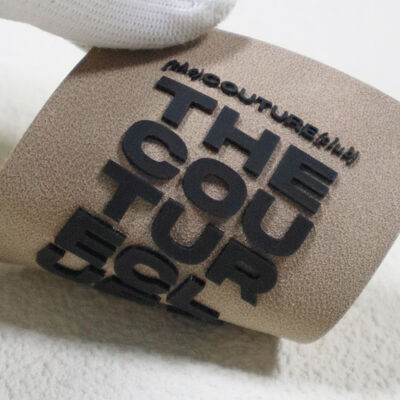 Patch de texte en caoutchouc 3D surélevé Emblème de marque personnalisé pour manches de veste et décor de vêtements