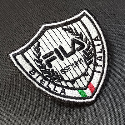 Patch brodé 3D personnalisé en usine Couleur personnalisée Lavable et durable pour vêtement