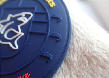 La presse en caoutchouc dimensionnelle de relief de la chaleur de logo de PVC du label 3 ou cousent sur le manteau/bagage
