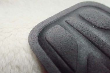 Label favorable à l'environnement mou gris de Microfiber, logo à haute fréquence de Costom pour l'habillement