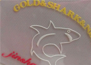 3D a gravé les labels en refief colorés d'impression d'écran avec la presse chaude de la chaleur de colle de fonte pour le T-shirt