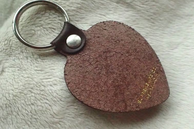Chaîne en cuir formée principale de porte-clés de Brown de souvenir, logo de impression coloré fait sur commande